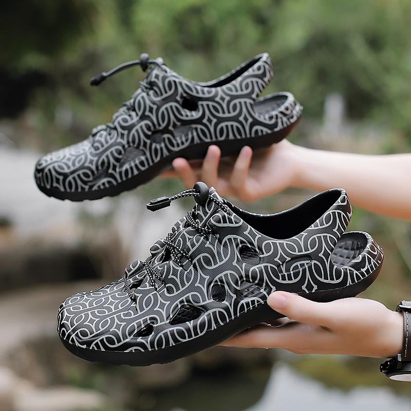 Fashion Summer Beach Slippers Men 2025 Mules Men Summer Clogs for men Outdoor Slide Sandals Man Garden Shoes Male Summer Clogs