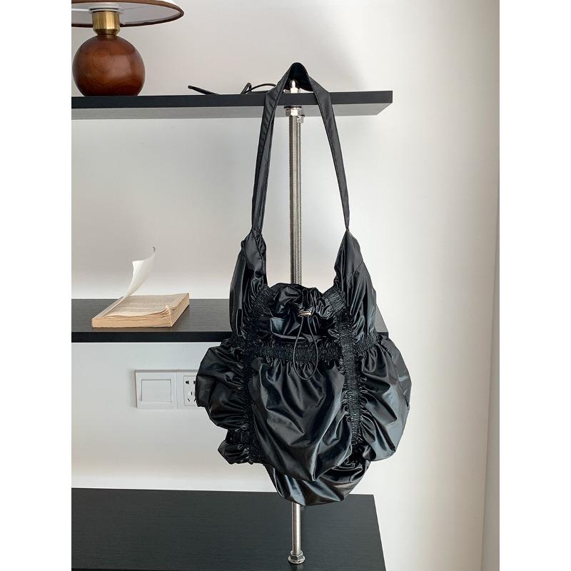 New cloud silver bag women's high-end sense trendy shoulder bag women's bag design sense niche special-shaped pleated bag women