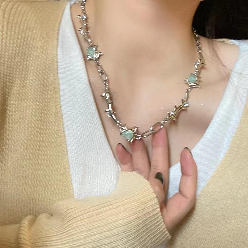Thorns rose tassel necklace female senior design sense new Chinese clavicle chain Internet celebrity female jewelry female