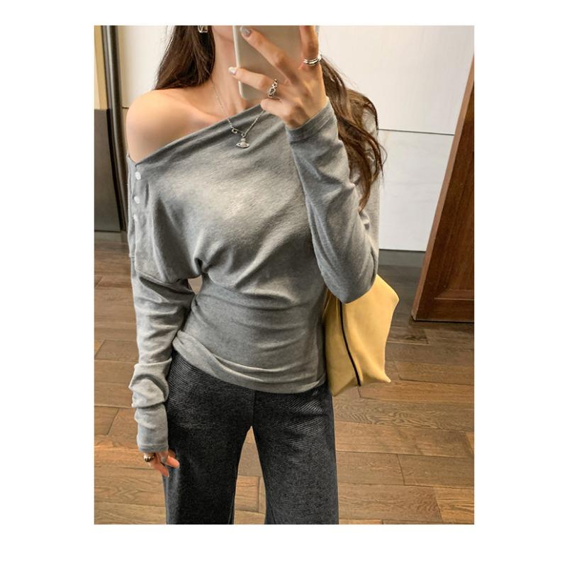 This High-end Button Slanted Shoulder Long-sleeved T-shirt Women's New Early Autumn Chic Off-shoulder Top