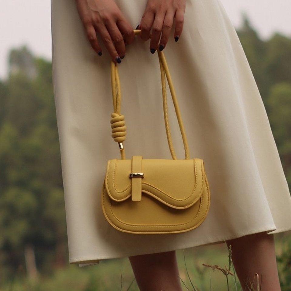 Niche Design Spring and Autumn Style Fresh and Simple Little Cute Solid Color One-shoulder Crossbody Fashion Saddle Bag
