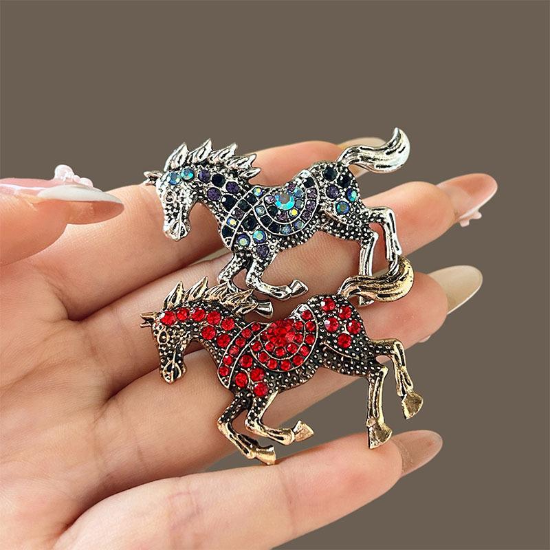 Classic Rhinestone Horse Brooches Zodiac Animal Lapel Pins For Women Casual Party Clothing Accessories New Year Gifts