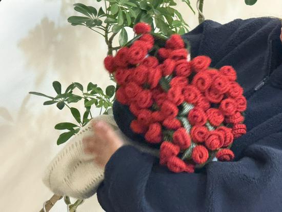 Handmade Thick Fleece Rose Bouquet Flower Yarn Blanket for Office Nap - Knitted Gift for Best Friend