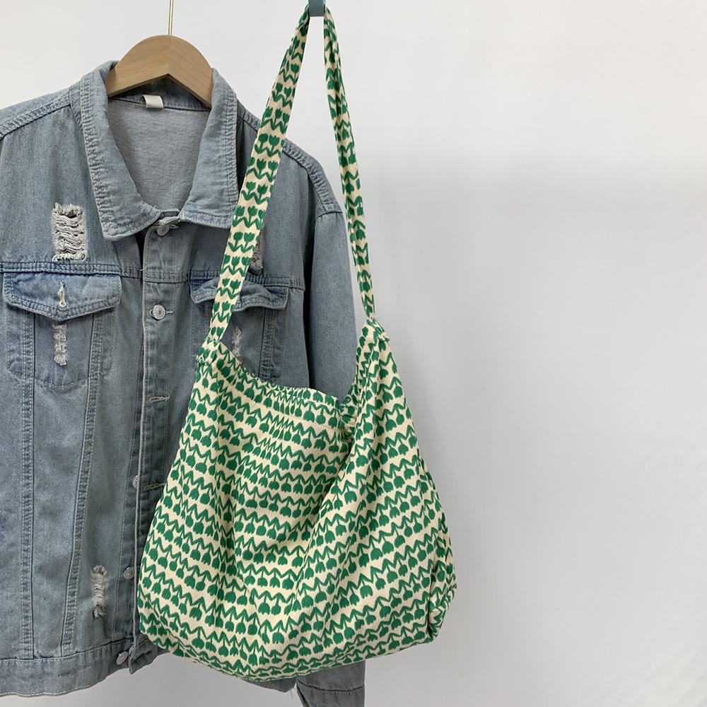 A Crossbody Bag with A Zipper and A Large-capacity Single-shoulder Shopping Bag