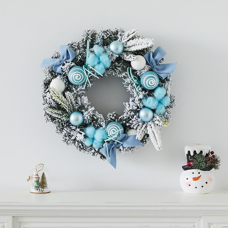 Luminous Christmas Wreath: Festive Door & Wall Decoration for Bar & Mall Scenes