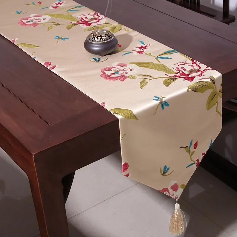 Classical New Chinese Style Birds and Flowers Table Runner Red Embroidery Table Flag Decoration for Wedding Party with Tassels