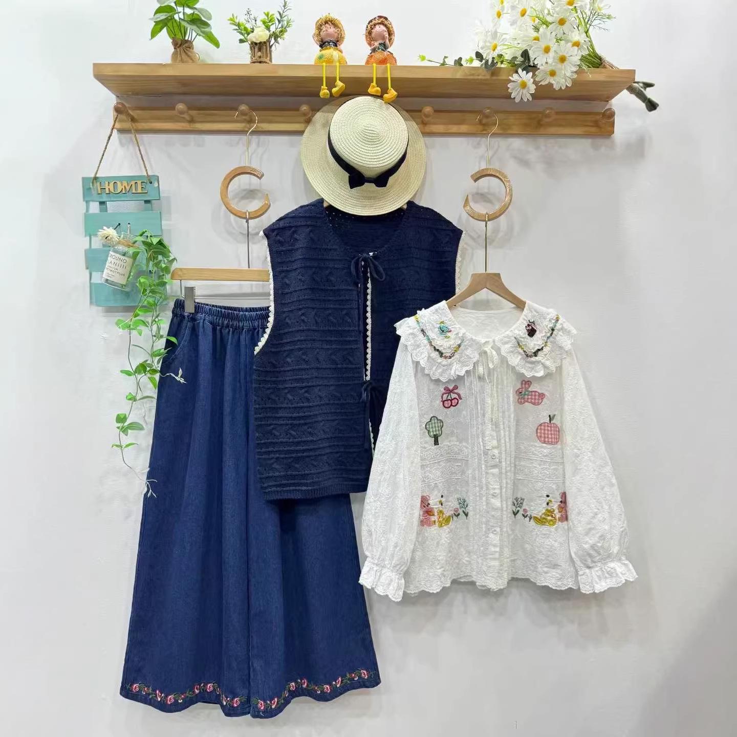 Spring 2026 Women s Sweet Ruffle Lace Shirt with Girly Applique and Tie-Up Retro Design One Size белый