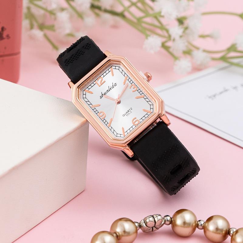 Exquisite Fashion Ladies Watch Rectangle Casual Silicone Strap Quartz Watch Schoolgirl Watch
