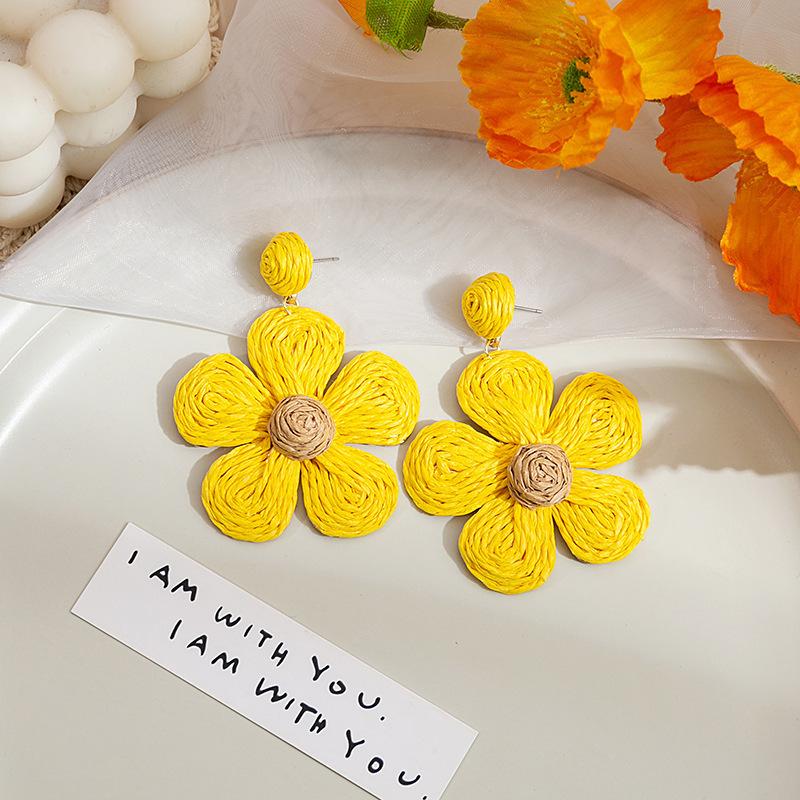 Hand-Woven Raffia Earrings Cute Solid Color Flower Earrings Vacation Style Candy Color Earrings