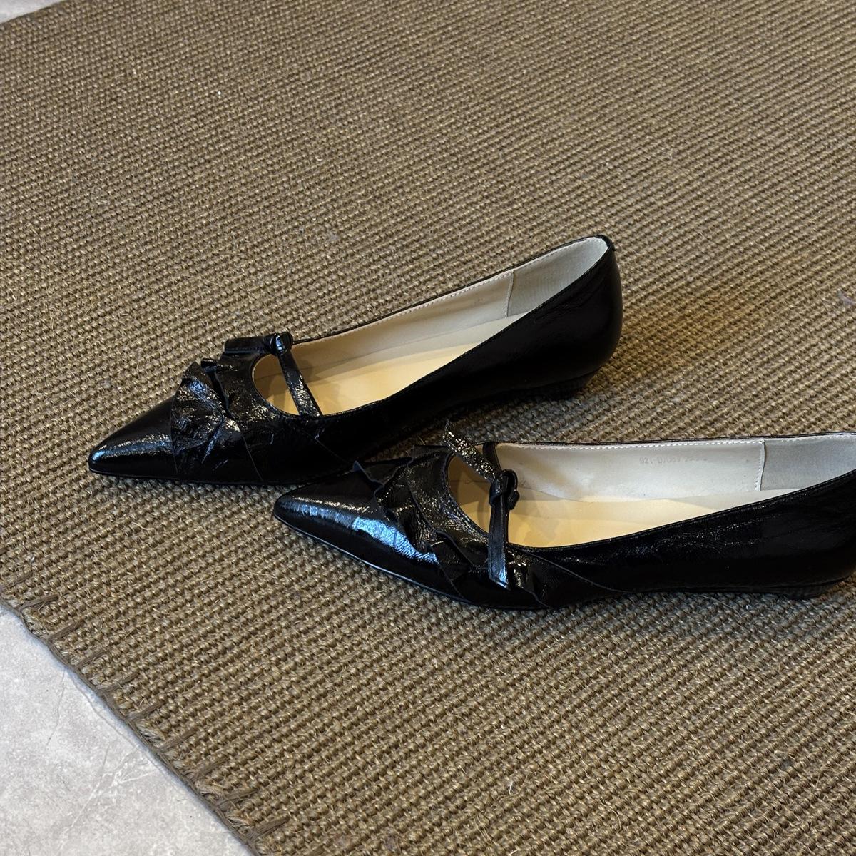 

Sheepskin version~ Spring and summer new high-end French flat-soled single shoes women s retro lotus leaf lace pointed Mary Jane shoes 34 чёрный