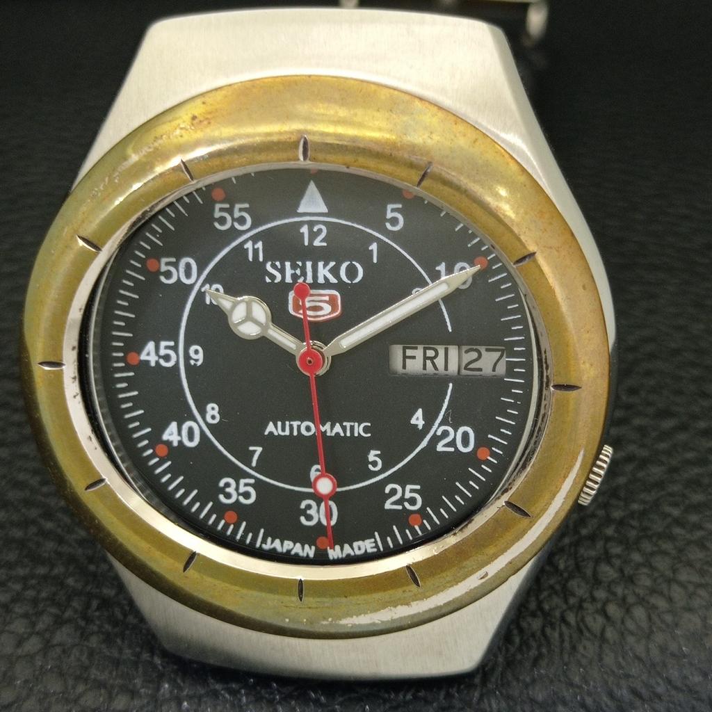 JAPAN VINTAGE SEIKO 5 AUTOMATIC 7009A MENS BLACK COLOR DIAL WATCH a702352-5