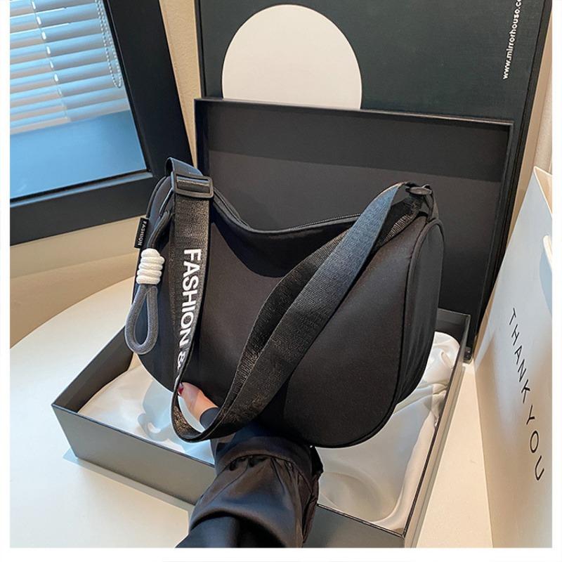 Spacious Dumpling Crossbody Bag Women Versatile Casual Sporty Shoulder Bag Trendy