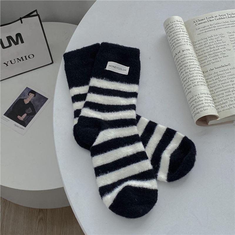 

Female Winter Stripe Embroidery Plus Velvet Plus Thick Thermal Floor Sleeping Tube Socks 1 pair
