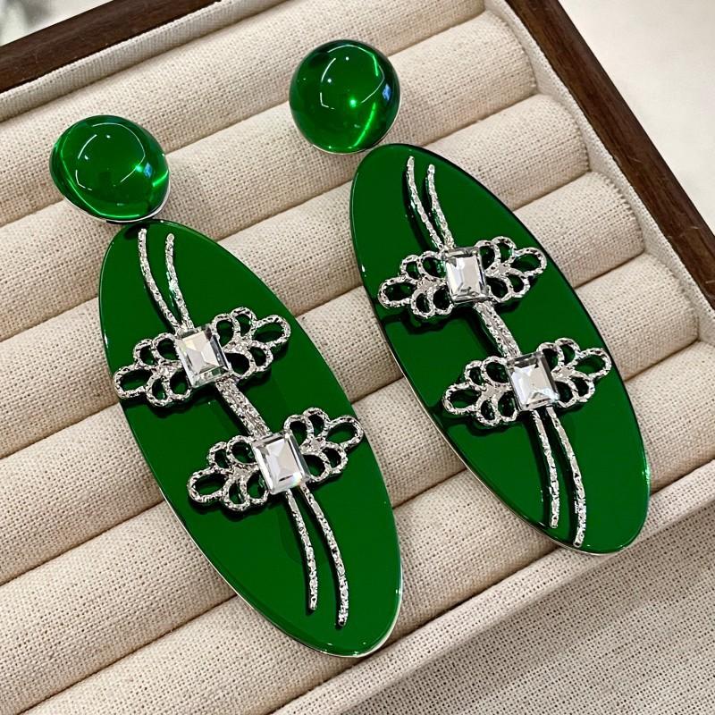 

Модные серьги-подвески для женщин зелёный