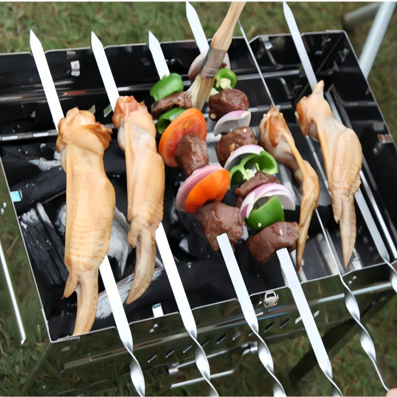 Spiedo per Barbecue da Esterno 55cm Manico Lungo Spiedini BBQ Bastoncini Shish Kebab Forchetta in Acciaio Inossidabile Legno Con Sacche di Conservazione Strumento
