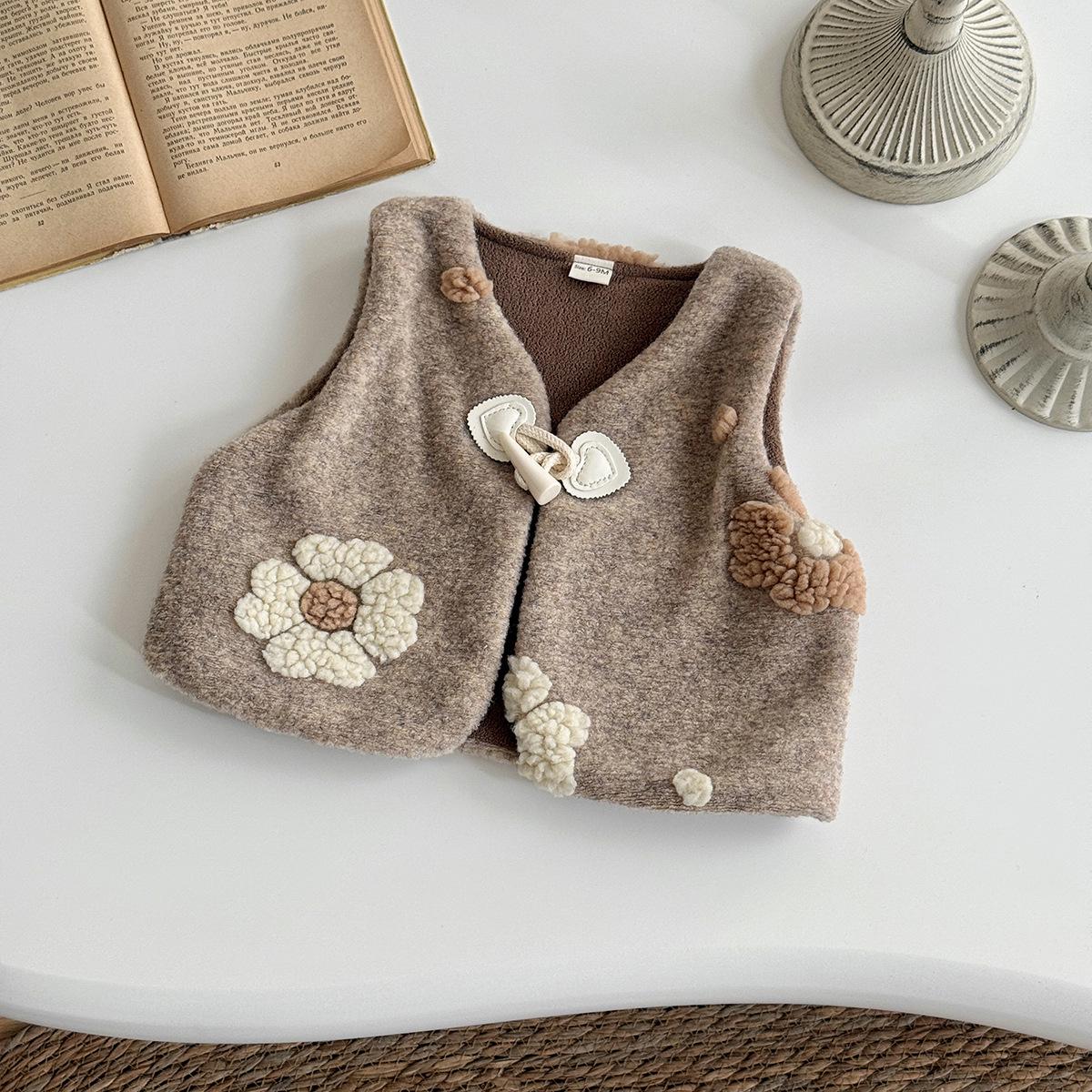

Chinese-Style Wool Knit Baby Cardigan with Buckle for Girls - Stylish Autumn/Winter Vest for Infants & Toddlers 18-24M