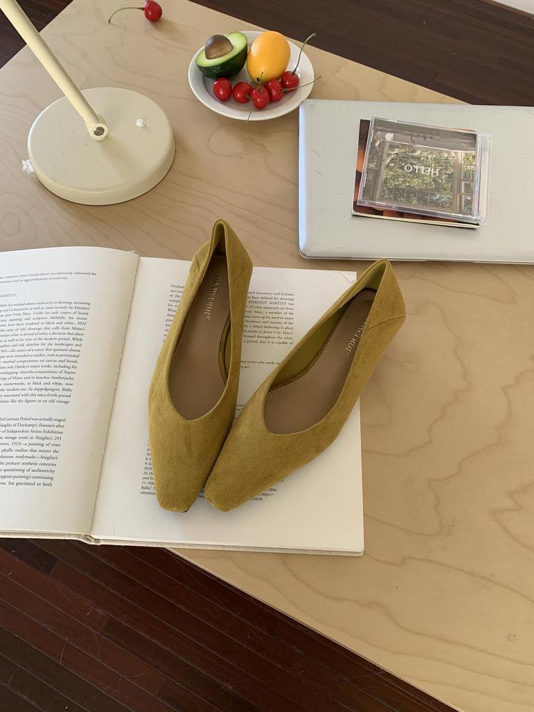 Damen Wildleder Schuhe mit eckiger Zehenpartie und niedrigem Absatz, zum Hineinschlüpfen, Koreanischer Stil, vielseitig für alle Jahreszeiten, Neue Kollektion 2025