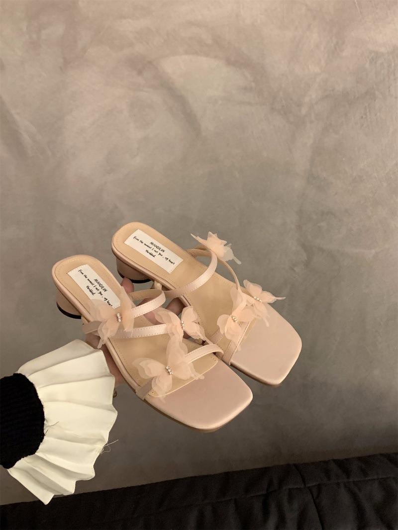 

Толстый каблук розовый со шлепанцами-юбкой туфли феи модная верхняя одежда 2024 новые французские маленькие сандалии телесные сандалии 40 розовый