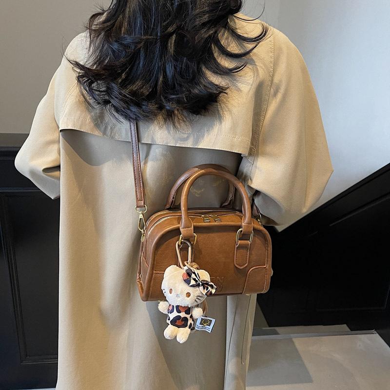 Retro Bag Women's Autumn and Winter 2025 New Fashion Shoulder Messenger Bag Women's Casual Portable Commuter Pillow Bag