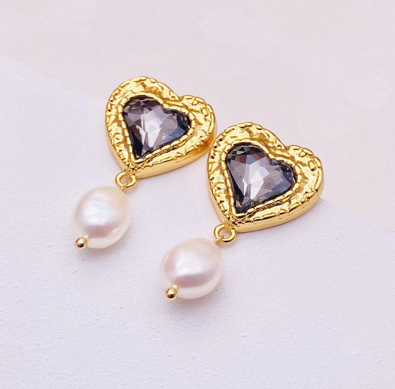 

Hong Kong style retro love baroque pearl vintage earrings women s s925 silver needle autumn and winter earrings light luxury