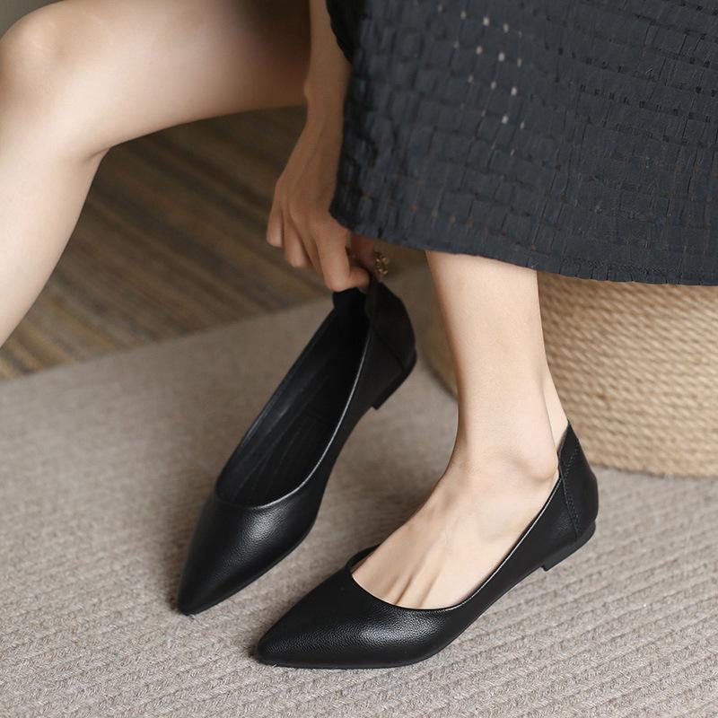 Fashion black/white solid color women working flats shoes soft bottom slip on loafers spring shallow mouth nurse mocasines plus size 43