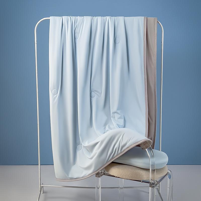 Lightweight Ice Cream Mica Summer Cooling Quilt Machine Washable Breathable for Dormitory Single Bed Air Conditioner Rooms 100x150cm Single Quilt