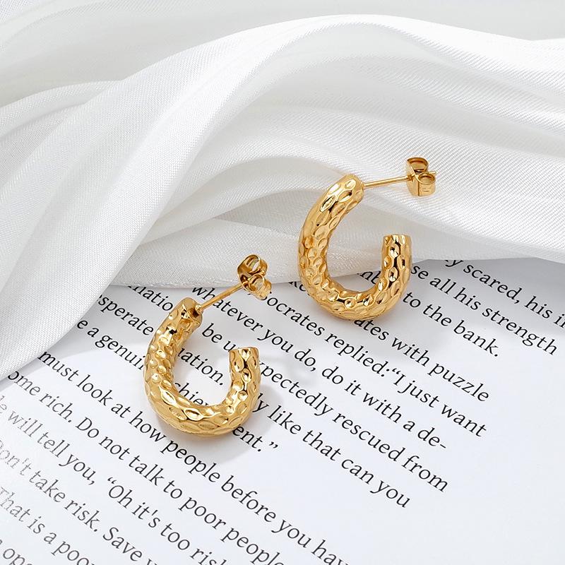2025 European Style Titanium Steel Earrings for Women: High-End, Hammered Texture Ear Studs, Fashionable and Versatile Jewelry
