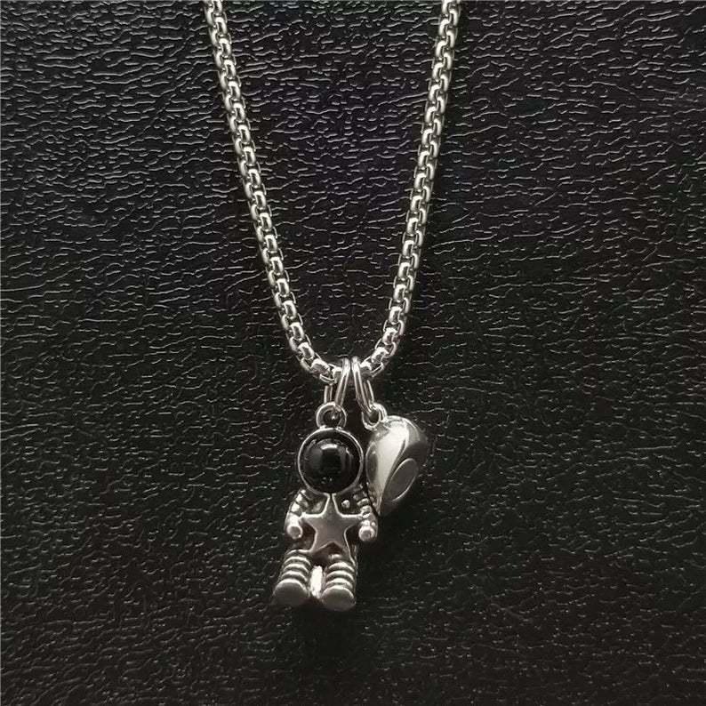 Magnetic Astronaut Couple Necklace: Perfect for Long-Distance Lovers and Friends