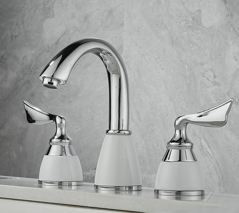 

Widespread Basin Faucet Bathroom Deck Three Hole Sink Tap Basin Toilet Faucet Set Golden Finish 8i Mixer Faucet