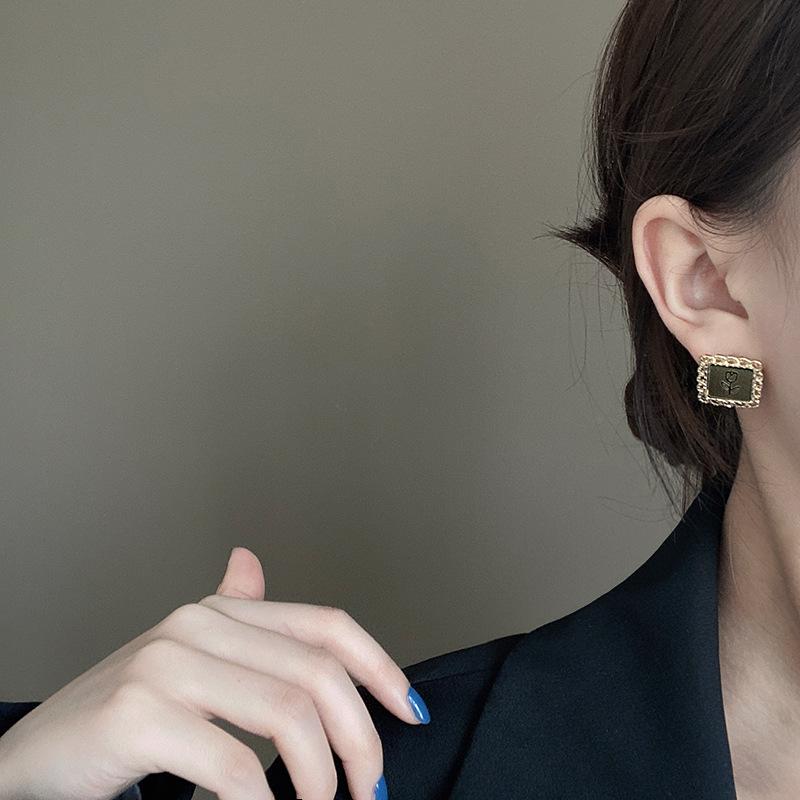 French Retro Rose Stud Earrings Female Hong Kong Style Advanced Sense Metal Square Earrings Simple Personalized Ear Jewelry