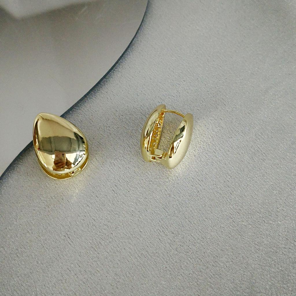 Retro Minimalist Water Drop Stud Earrings, Ear Buckles, Temperament Women's Ins High-end Design, Versatile Earrings.