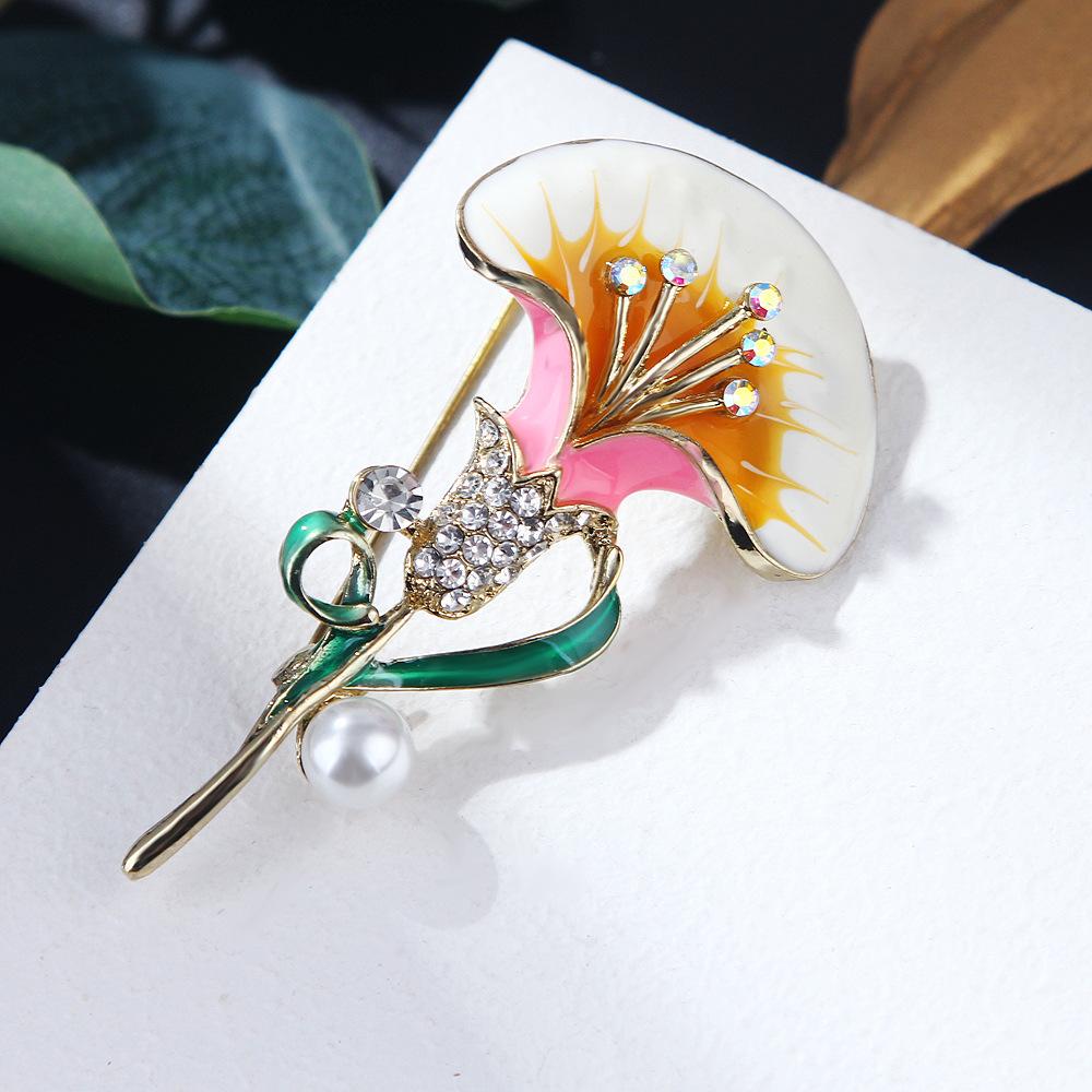 Plant Flower Brooch Simple Temperament Corsage Anti-travelling Enamel Silk Scarf Buckle Pearl Pin Accessories Perfect Gift for Couples