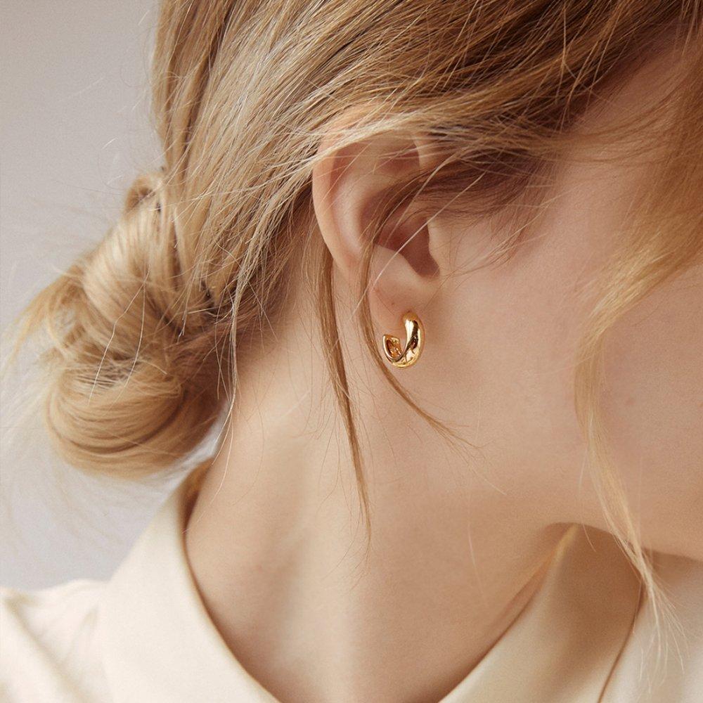 [Hei][Worn by Blackpink Jennie, Krystal, Taeyeon, Seo Eunkwang, Park Shin-hye, Taemin, and Chun Woo-hee] Mignon Hoop Earring