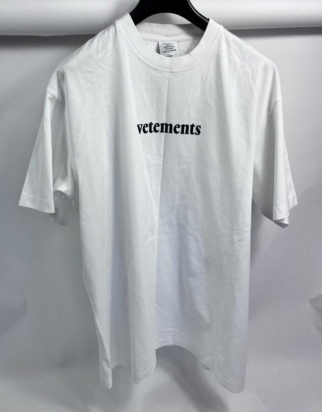 VETEMENTS LOGO WHITE T-SHIRT SIZE: XL Unisex T-Shirt