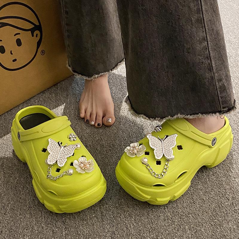Women's Summer Platform Sandals: Closed-Toe Slippers with Thick Soles, Pearl Rhinestones, Chain Accents.