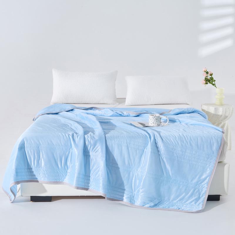 Cool Silk Summer Quilt: Breathable, Skin-Friendly for Dorm or Office Use