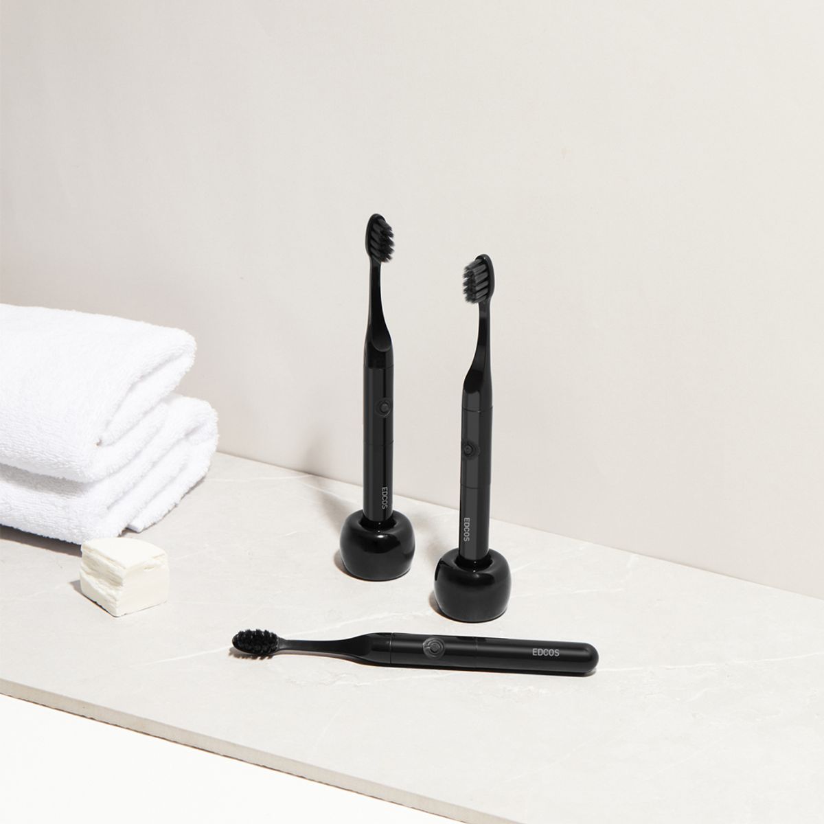 2 Sonic White Electric Toothbrushes + 2 Refills