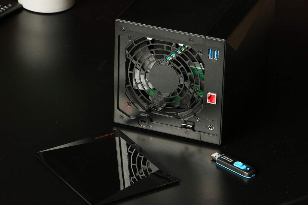 ASUSTOR ASUS Tütarettevõte NAS Komplekt 4 Sahtiga AS3304T Drivestor 4 Pro Varustatud Neljatuumalise Protsessoriga Kiire Pordiga DDR4 2GB Mälu Tootja 3-aastane Garantii