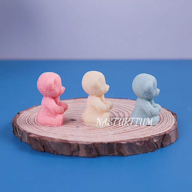 Ball Holding Bear Candle Mold 3D Cute Animal Soap Crafts Gypsum Resin Silicone Mould DIY Chocolate Ice Cake Baking Tool