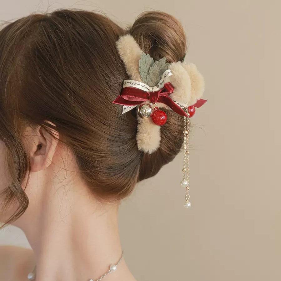 Elegant Autumn/Winter Plush Bow Tassel Claw Hair Clip for Women