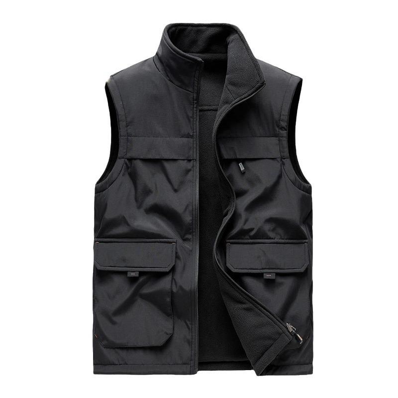 Herrväst med dubbelsidig design och flera fickor: Trendig sammetsväst för höst & vinter.