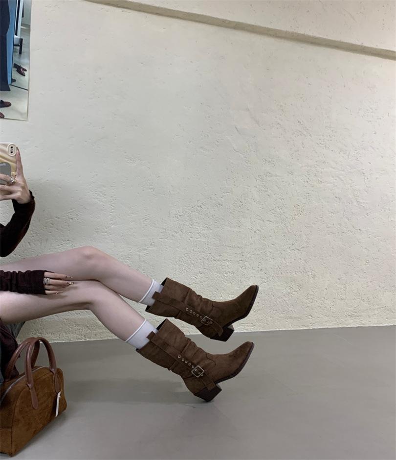 

Korean version of long boots French thin suede elastic pointed head thin heel short tube high heel boots women s shoes 39 темно-коричневого кольору