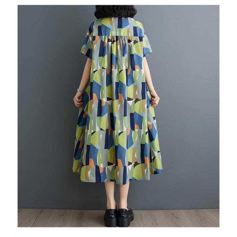 Rochie de lungime mijlocie, cu mâneci scurte, largi, cu imprimeu la modă