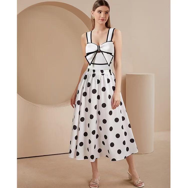 Südostasiatischer Retro-Jumpsuit mit Schleife: Bauchbedeckender, Schlankmachender Badeanzug mit Rock-Stil für den Strand.