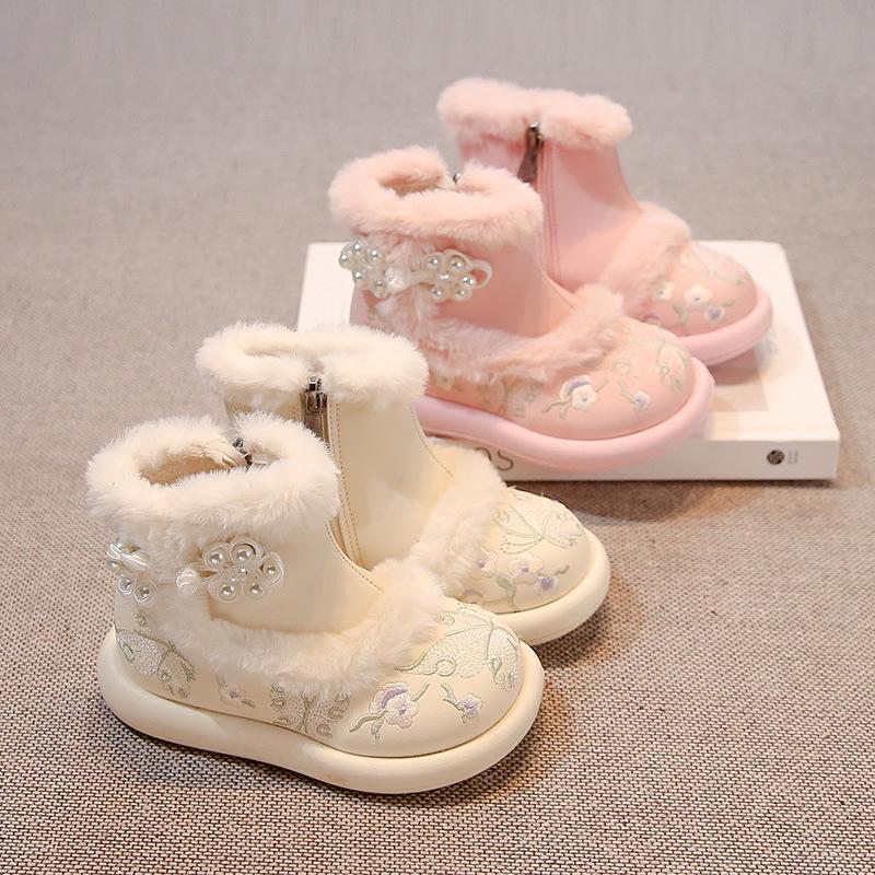 Girls' 2026 Winter Hanfu-Style Embroidered Cotton Snow Boots - Warm, Velvet-Lined for Spring Festival & New Year