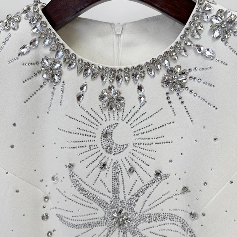 Elegante Vestido de Noite Longo 2026 com Bordados e Pedras Strass