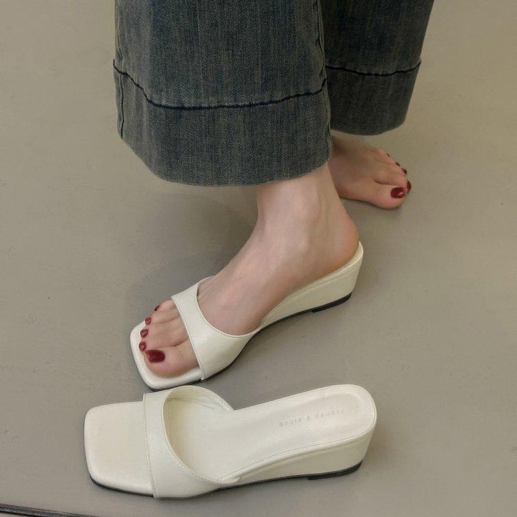

One word with slope heel open toe cool slippers women s wear 2025 summer new versatile gentle temperament square head one word 39