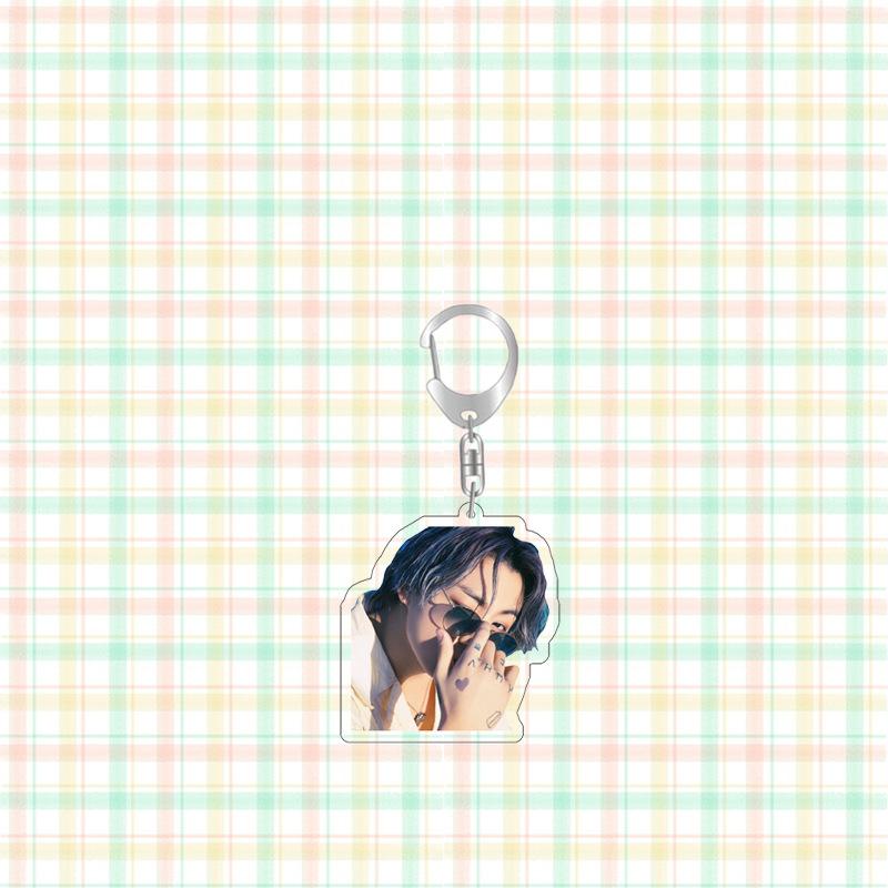 7pcs BTS Summer-themed Keychains, Featuring Real-life Portraits, and Celebrity Merchandise Support Charms.