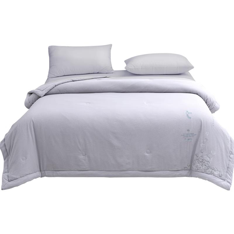 

Hongxiushifang Traditional Embroidered Washed Quilt 200x230cm