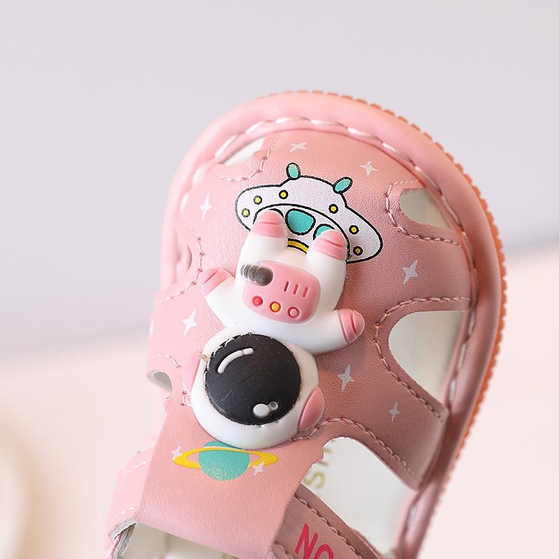 Baby Closed-Toe Sandals for Spring and Summer, Unisex Toddler Infant Walking Squeaky Shoes for Girls and Boys, Soft-Soled.